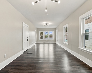 82 Dakota Street - Photo Thumbnail 4