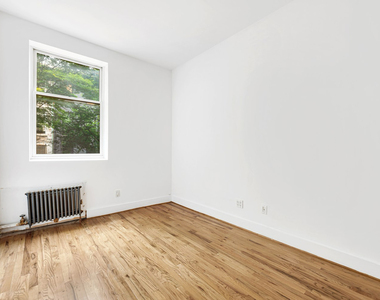 122 East 27th Street - Photo Thumbnail 4
