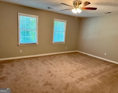 100 Forest Hall Lane - Photo Thumbnail 12
