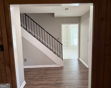 100 Forest Hall Lane - Photo Thumbnail 3