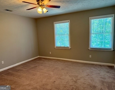 100 Forest Hall Lane - Photo Thumbnail 14