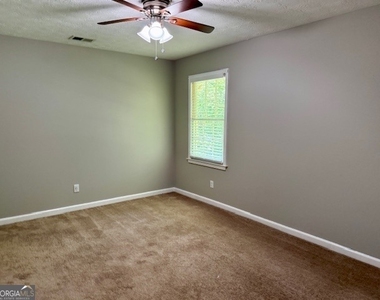 100 Forest Hall Lane - Photo Thumbnail 16
