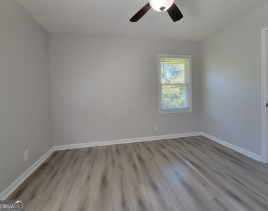 426 Northcrest Drive - Photo Thumbnail 9