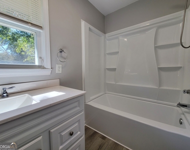 426 Northcrest Drive - Photo Thumbnail 6