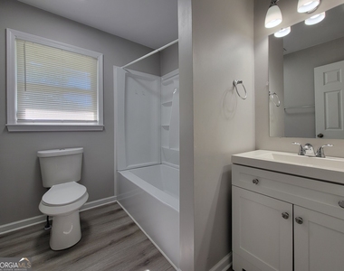 426 Northcrest Drive - Photo Thumbnail 11