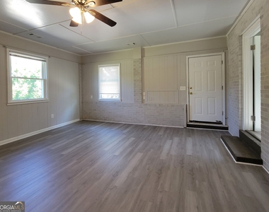 426 Northcrest Drive - Photo Thumbnail 5