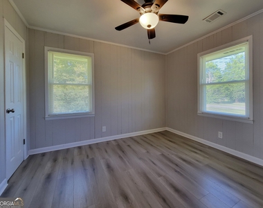 426 Northcrest Drive - Photo Thumbnail 8