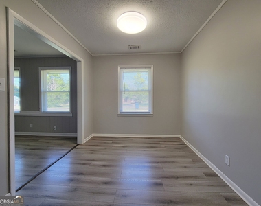 426 Northcrest Drive - Photo Thumbnail 2