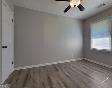 426 Northcrest Drive - Photo Thumbnail 10