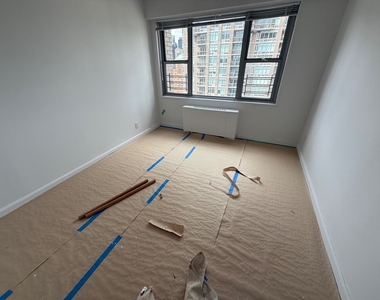 East 64th Street - Photo Thumbnail 12