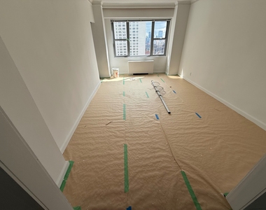 East 64th Street - Photo Thumbnail 4