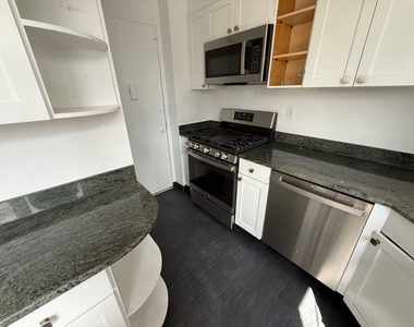East 64th Street - Photo Thumbnail 6