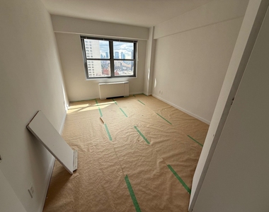 East 64th Street - Photo Thumbnail 7