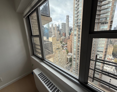 East 64th Street - Photo Thumbnail 13