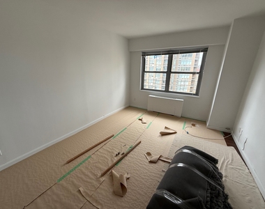 East 64th Street - Photo Thumbnail 16