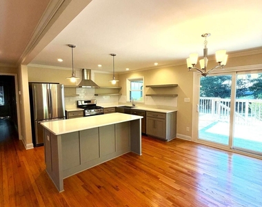3138 Wiltshire Drive - Photo Thumbnail 2