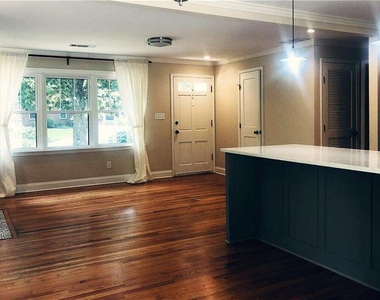 3138 Wiltshire Drive - Photo Thumbnail 3
