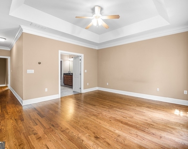 5600 Glenridge Park - Photo Thumbnail 18