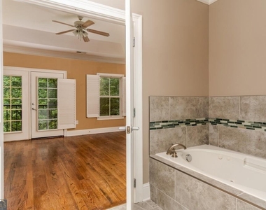 5600 Glenridge Park - Photo Thumbnail 22