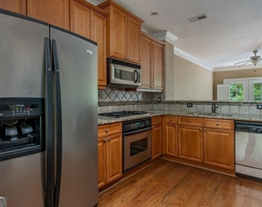 5600 Glenridge Park - Photo Thumbnail 6