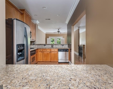 5600 Glenridge Park - Photo Thumbnail 7