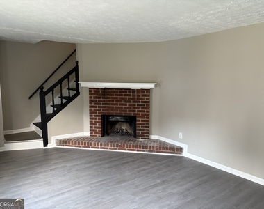 2797 Northwood Court Sw - Photo Thumbnail 2
