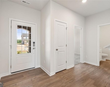 308 Earnshaw Avenue - Photo Thumbnail 3