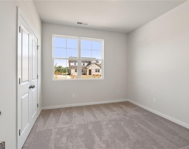 308 Earnshaw Avenue - Photo Thumbnail 8