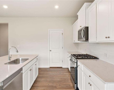 308 Earnshaw Avenue - Photo Thumbnail 6