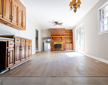 1100 Dunlap Road Ne - Photo Thumbnail 5