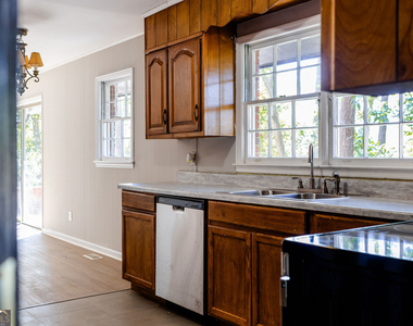 1100 Dunlap Road Ne - Photo Thumbnail 7