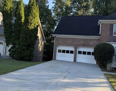 814 Michael Lee Way - Photo Thumbnail 6