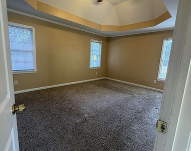 814 Michael Lee Way - Photo Thumbnail 13