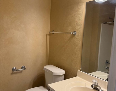 814 Michael Lee Way - Photo Thumbnail 17