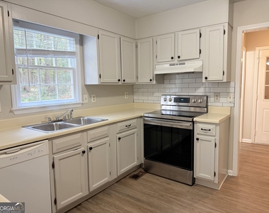 4007 Lindley Circle - Photo Thumbnail 6