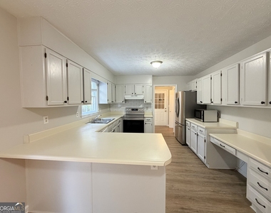 4007 Lindley Circle - Photo Thumbnail 5
