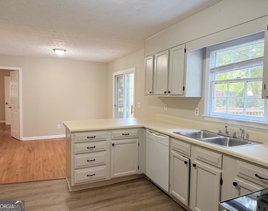 4007 Lindley Circle - Photo Thumbnail 7