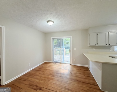 4007 Lindley Circle - Photo Thumbnail 4