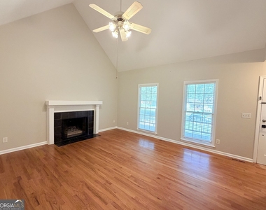 4007 Lindley Circle - Photo Thumbnail 2