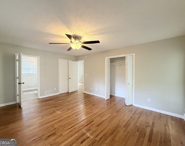 4007 Lindley Circle - Photo Thumbnail 12