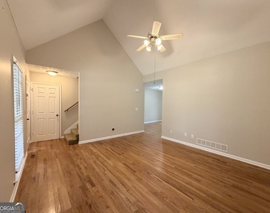 4007 Lindley Circle - Photo Thumbnail 3