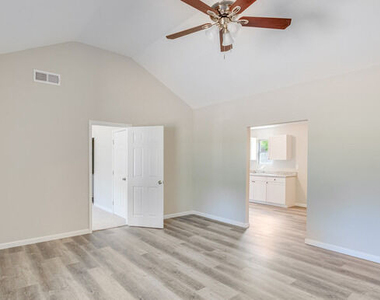 114 Lyla Lane - Photo Thumbnail 4