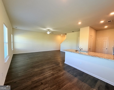 100 Foley Drive - Photo Thumbnail 3