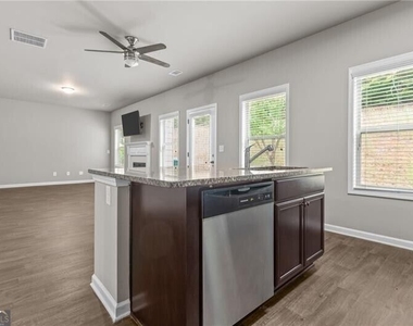 891 Walnut Woods Drive - Photo Thumbnail 11