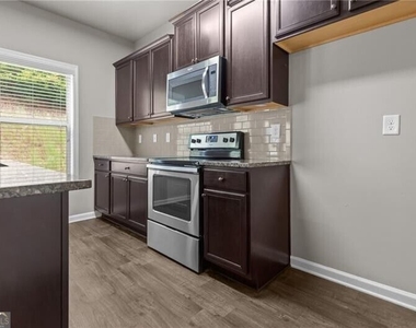 891 Walnut Woods Drive - Photo Thumbnail 12