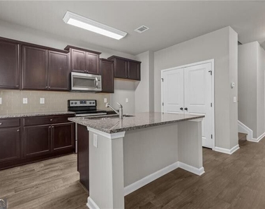 891 Walnut Woods Drive - Photo Thumbnail 7
