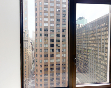 10 Hanover Square - Photo Thumbnail 3