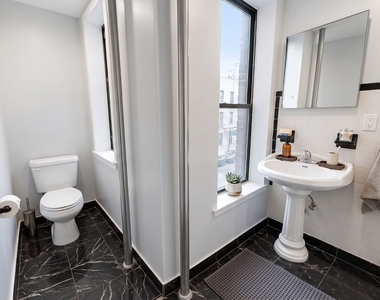 313 East 115th Street - Photo Thumbnail 4