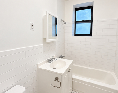 325 East 89th Street - Photo Thumbnail 4