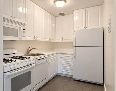 201 East 12th Street - Photo Thumbnail 3